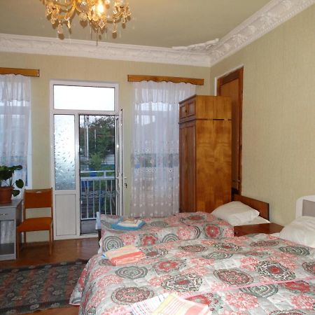 Friends House Hotel Kutaisi Luaran gambar
