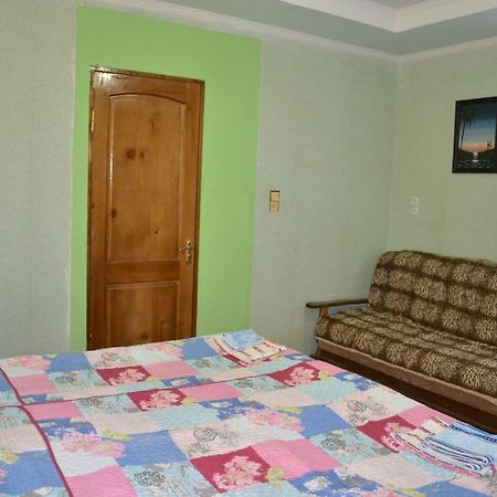 Friends House Hotel Kutaisi Luaran gambar