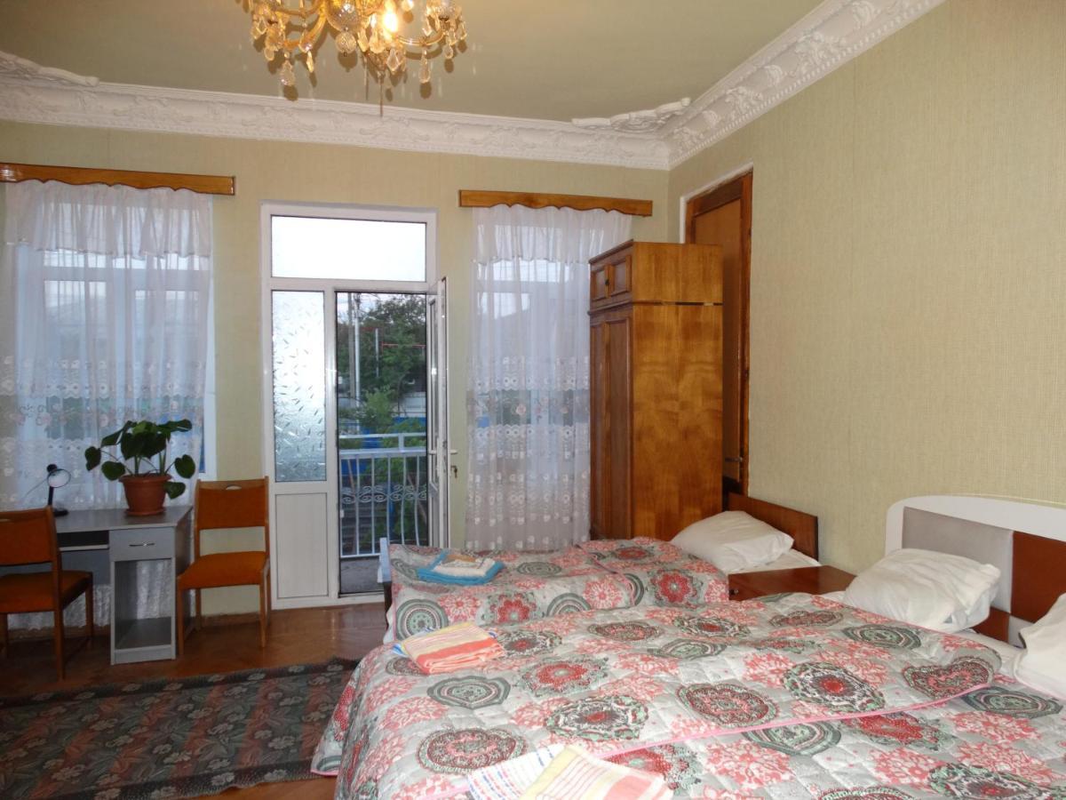 Friends House Hotel Kutaisi Luaran gambar