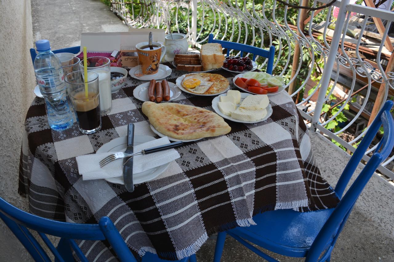 Friends House Hotel Kutaisi Luaran gambar