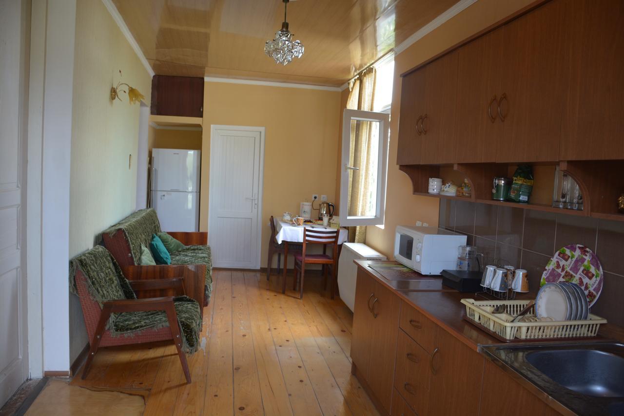 Friends House Hotel Kutaisi Luaran gambar