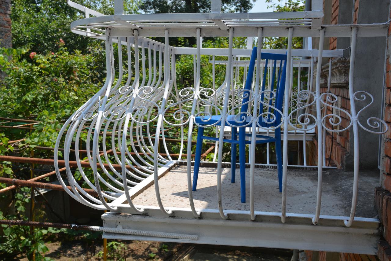 Friends House Hotel Kutaisi Luaran gambar