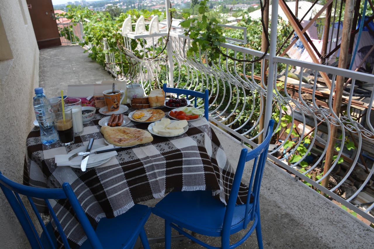 Friends House Hotel Kutaisi Luaran gambar