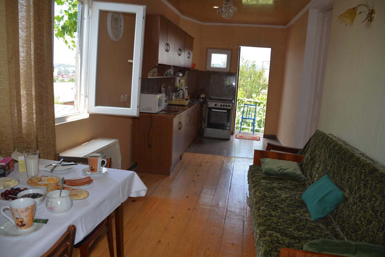 Friends House Hotel Kutaisi Luaran gambar