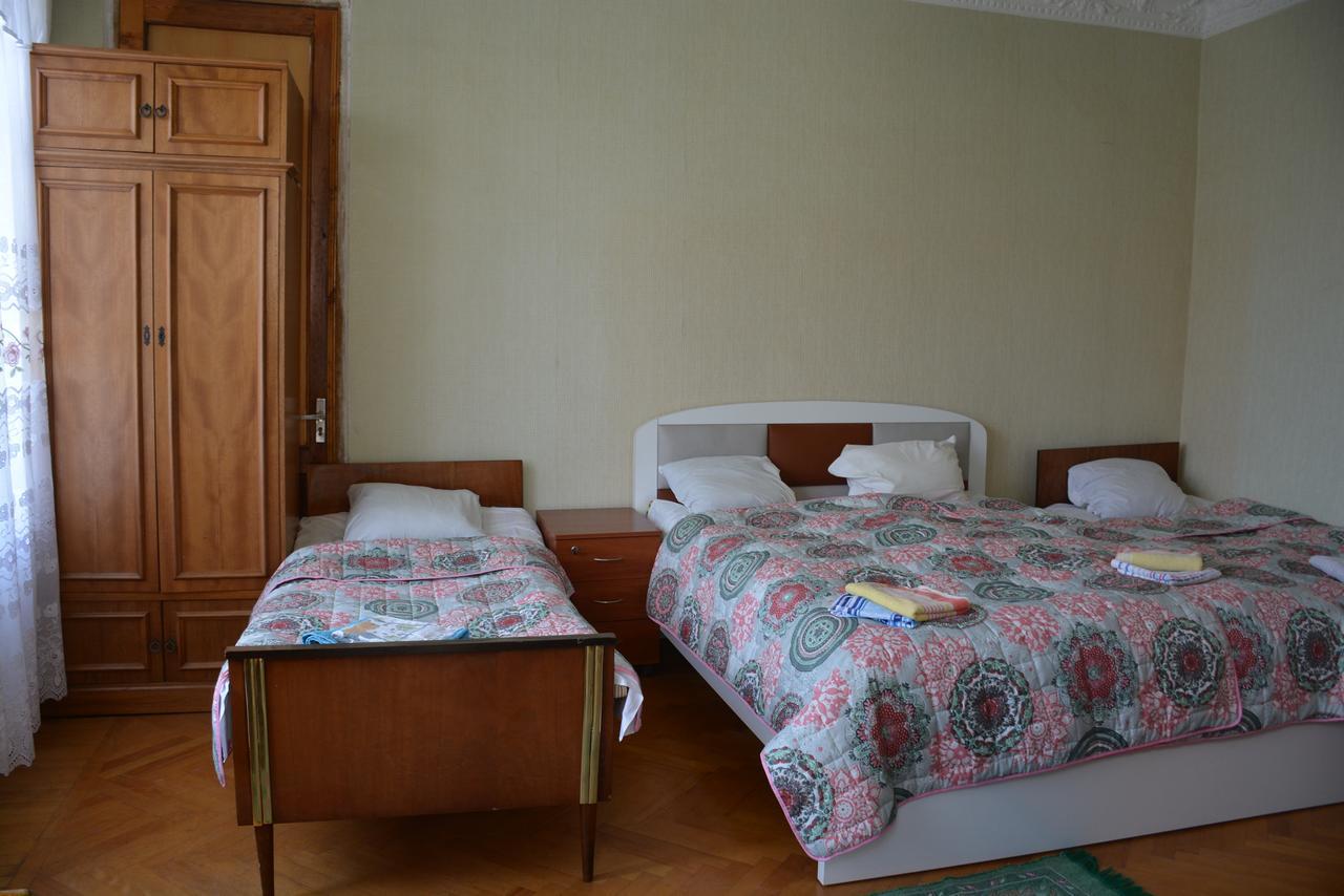 Friends House Hotel Kutaisi Luaran gambar