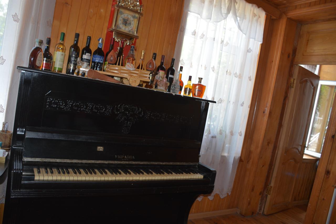 Friends House Hotel Kutaisi Luaran gambar