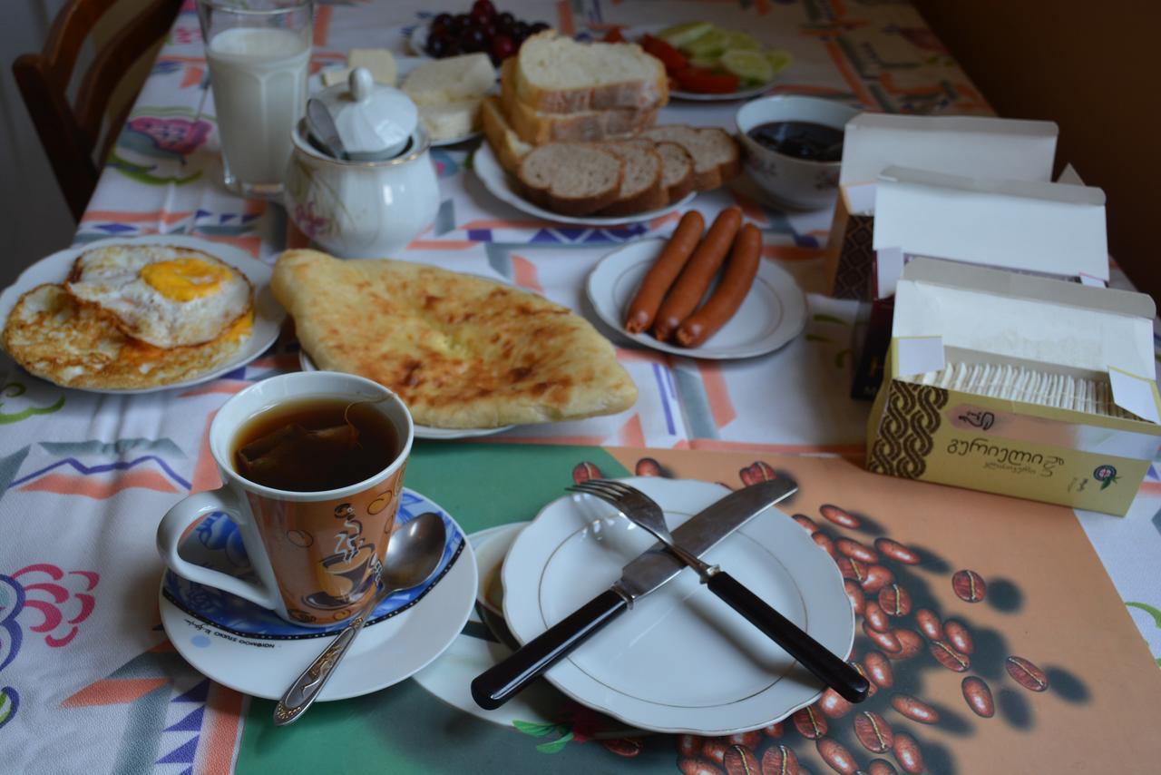Friends House Hotel Kutaisi Luaran gambar