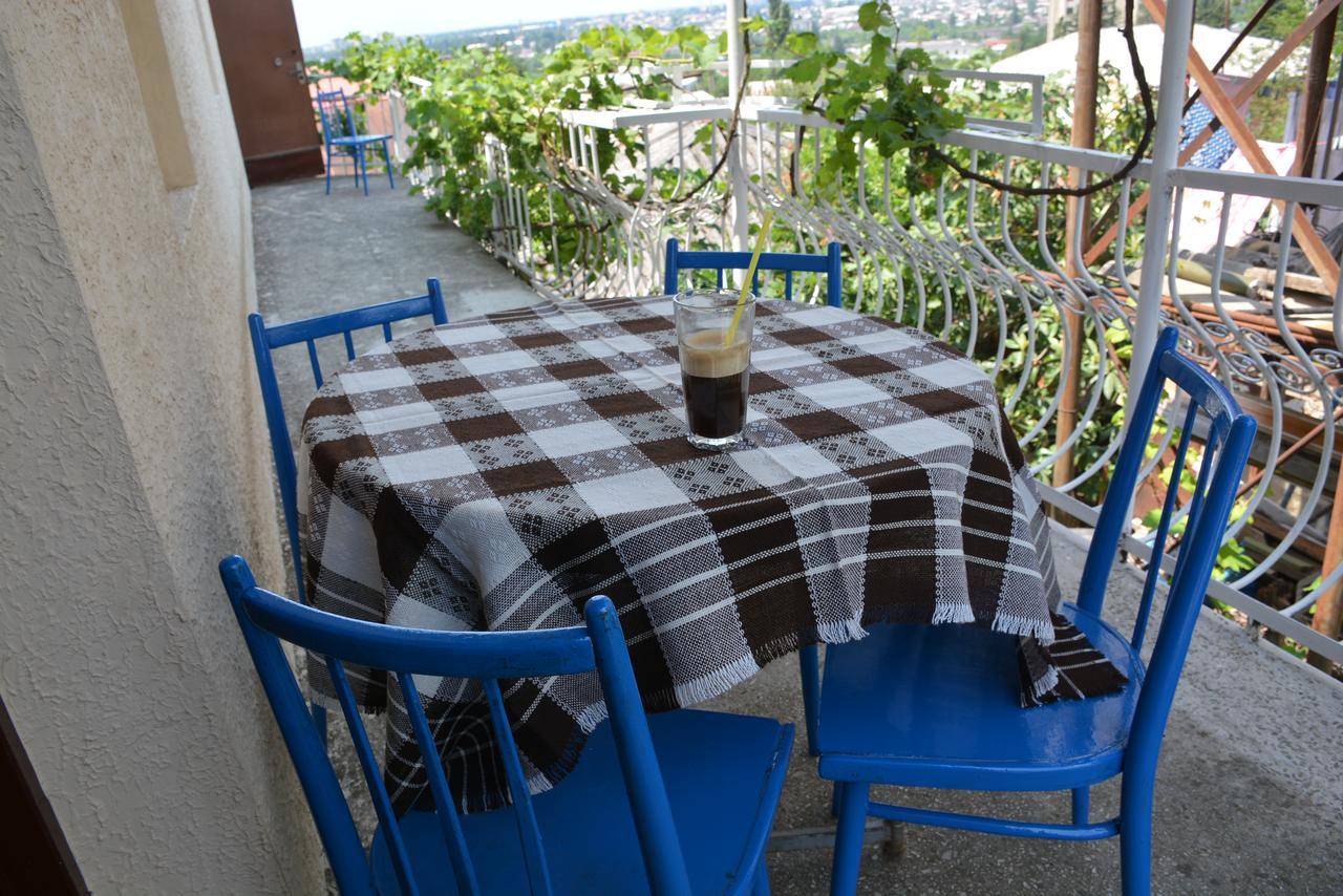 Friends House Hotel Kutaisi Luaran gambar