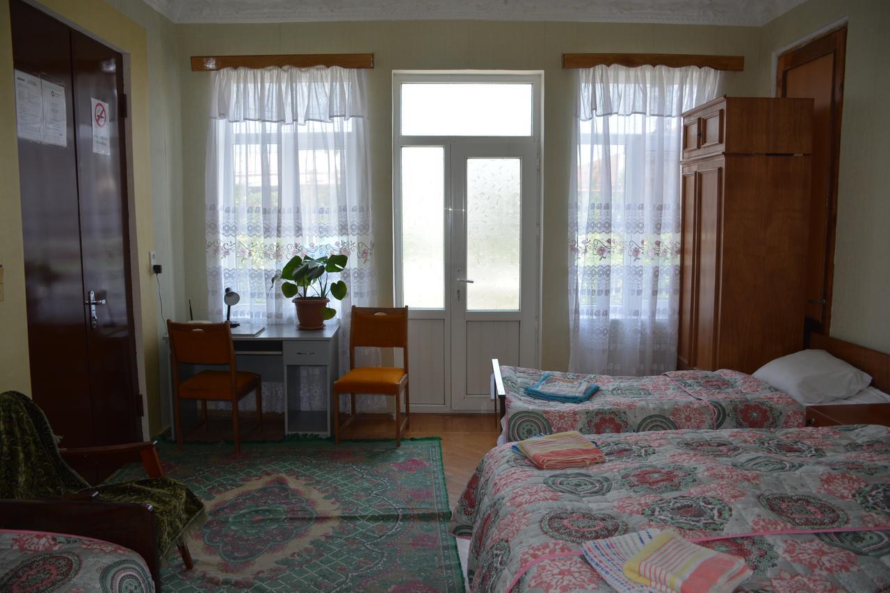Friends House Hotel Kutaisi Luaran gambar