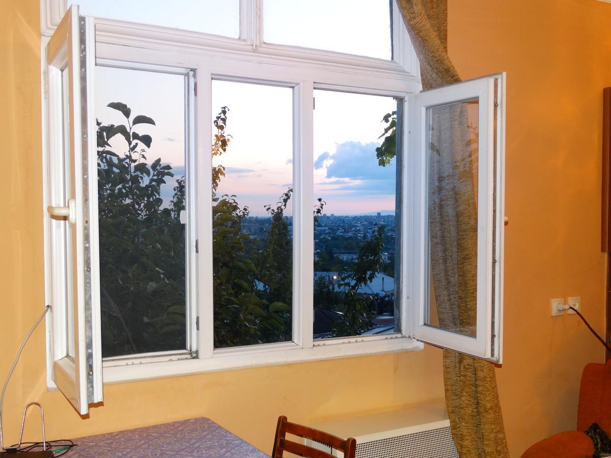 Friends House Hotel Kutaisi Luaran gambar