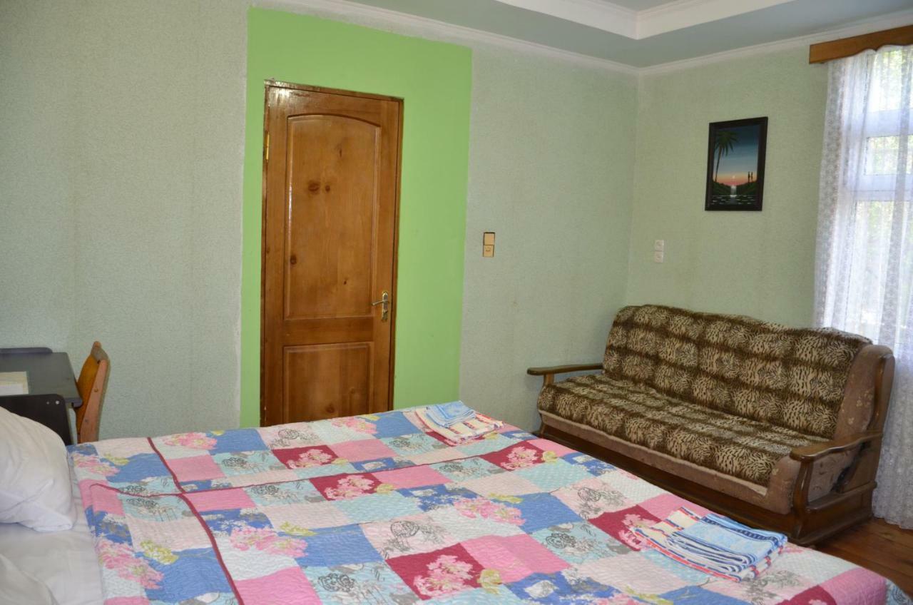 Friends House Hotel Kutaisi Luaran gambar