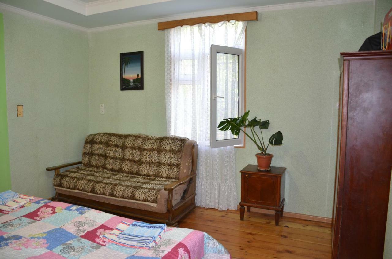 Friends House Hotel Kutaisi Luaran gambar