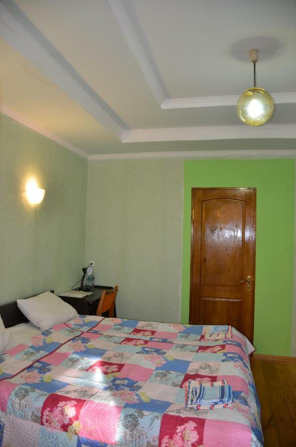 Friends House Hotel Kutaisi Luaran gambar