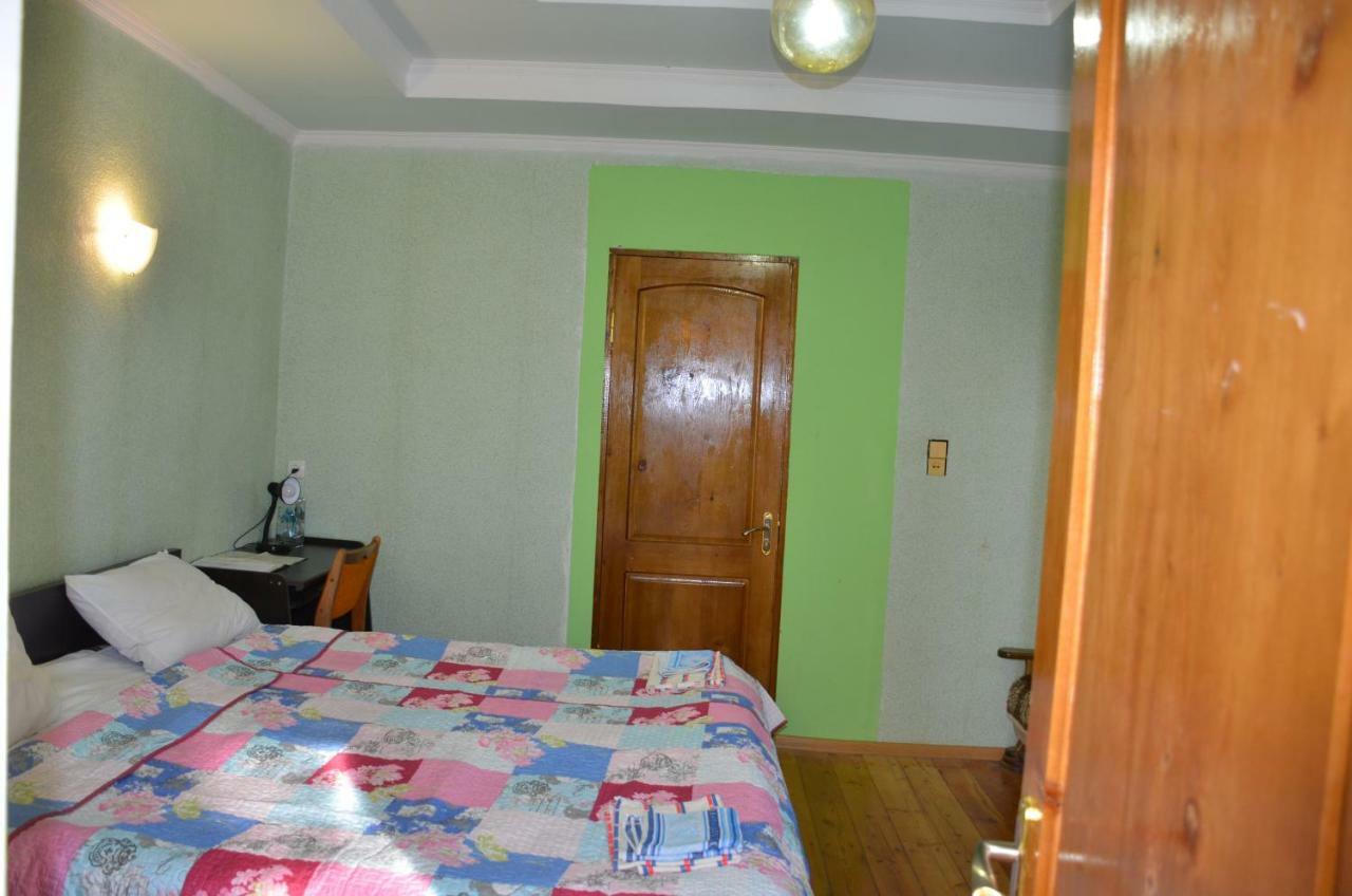 Friends House Hotel Kutaisi Luaran gambar